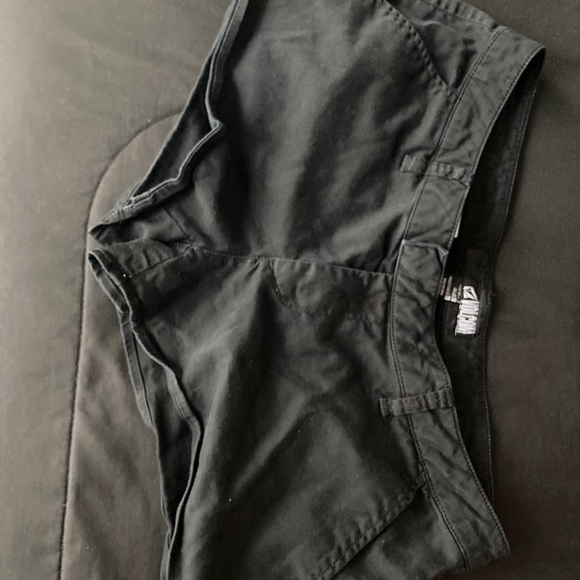 Black volcom shorts - Picture 1 of 3